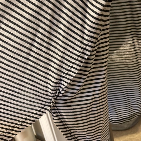 Billabong Striped Curved Hem Top ~ Medium - Picture 3 of 5